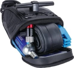 BBB Cycling CurvePack Reflect Zadeltas Fiets - Racefiets Tas Tarpaulin - Reflecterend Tasje - Zwart - Maat S - BSB-13S 12 BBB Cycling CurvePack Reflect Zadeltas Fiets - Racefiets Tas Tarpaulin - Reflecterend Tasje - Zwart - Maat S - BSB-13S -Fietsenwinkel 1200x1102 1