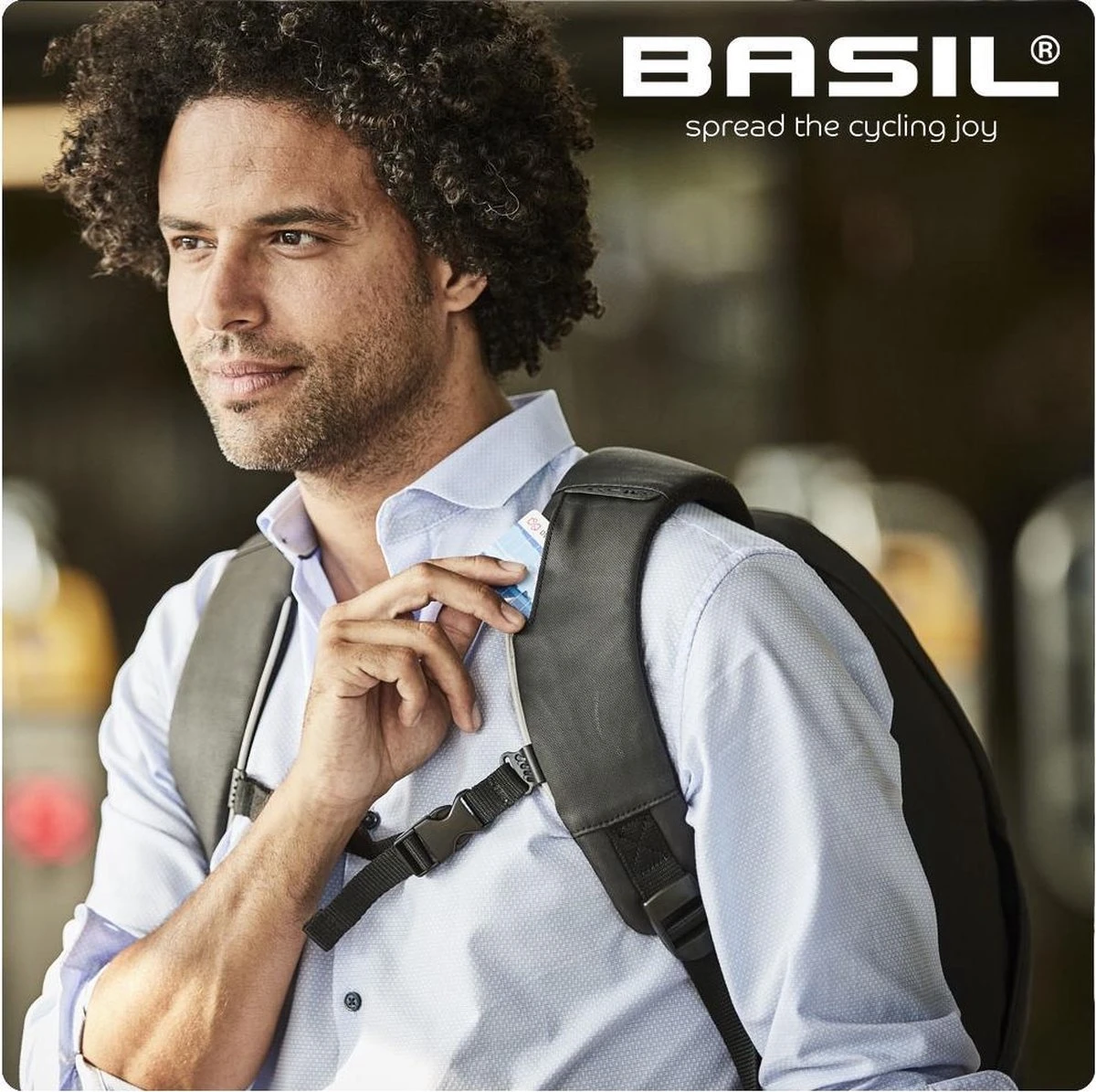 Basil B-Safe Commuter Fietsrugzak Nordlicht - Voor 15,6inch Laptop - Zwart - 18 Liter 10 Basil B-Safe Commuter Fietsrugzak Nordlicht - Voor 15,6inch Laptop - Zwart - 18 Liter - Image 8