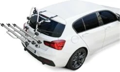 Fietsdrager Pyro, Fietsenrek Achterklep - 3 Fietsen (draagkracht 45kg TUV) - Zonder Trekhaak - Elektrische Fiets -Fietsenwinkel 1200x725