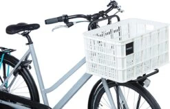 Basil Fietskrat L - Groot - 40 Liter - Wit -Fietsenwinkel 1200x773