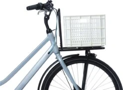 Basil Fietskrat M - Medium - 27 Liter - Wit -Fietsenwinkel 1200x877