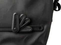 AGU Clean Enkele Fietstas Shelter Medium - Zwart - 17 L - Waterdicht - KLICKfix Module Rail -Fietsenwinkel 1200x882 1