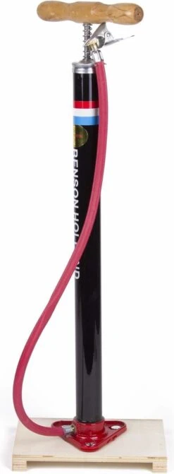 Benson Nederlandse Klassieke Fietspomp - Houten Voetplaat - Max Druk 3 Bar -Fietsenwinkel 442x1200