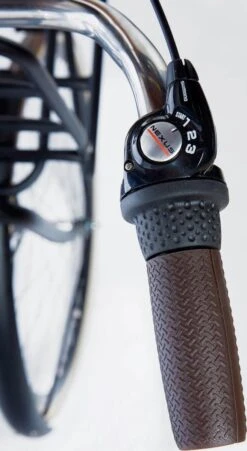 Cortina U4 - Stadsfiets - D50 - Jet Black Matt - R3 -Fietsenwinkel 657x1200 1