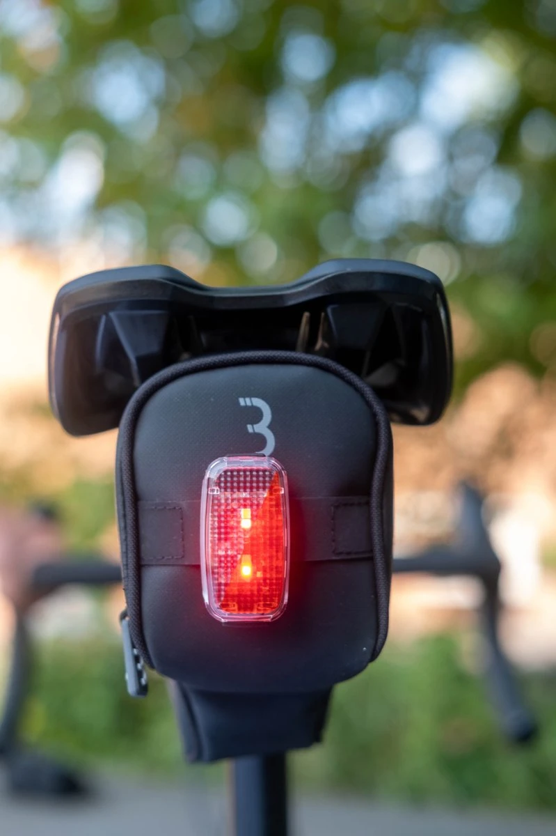 BBB Cycling CurvePack Reflect Zadeltas Fiets - Racefiets Tas Tarpaulin - Reflecterend Tasje - Zwart - Maat S - BSB-13S 7 BBB Cycling CurvePack Reflect Zadeltas Fiets - Racefiets Tas Tarpaulin - Reflecterend Tasje - Zwart - Maat S - BSB-13S - Image 5