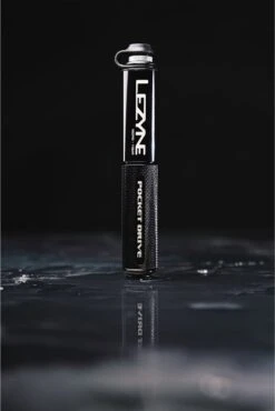 LEZYNE POCKET DRIVE BLACK/HI GLOSS 18 LEZYNE POCKET DRIVE BLACK/HI GLOSS -Fietsenwinkel 801x1200 1