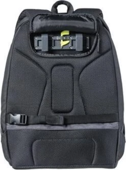 Basil B-Safe Commuter Fietsrugzak Nordlicht - Voor 15,6inch Laptop - Zwart - 18 Liter 23 Basil B-Safe Commuter Fietsrugzak Nordlicht - Voor 15,6inch Laptop - Zwart - 18 Liter -Fietsenwinkel 893x1200 1