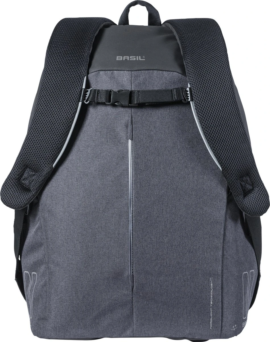 Basil B-Safe Commuter Fietsrugzak Nordlicht - Voor 15,6inch Laptop - Zwart - 18 Liter 17 Basil B-Safe Commuter Fietsrugzak Nordlicht - Voor 15,6inch Laptop - Zwart - 18 Liter - Image 15